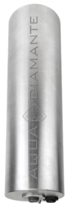 Produktbild Aqua Diamante von pro aqua, silberglänzender Zylinder mit Logo aus Edelstahl